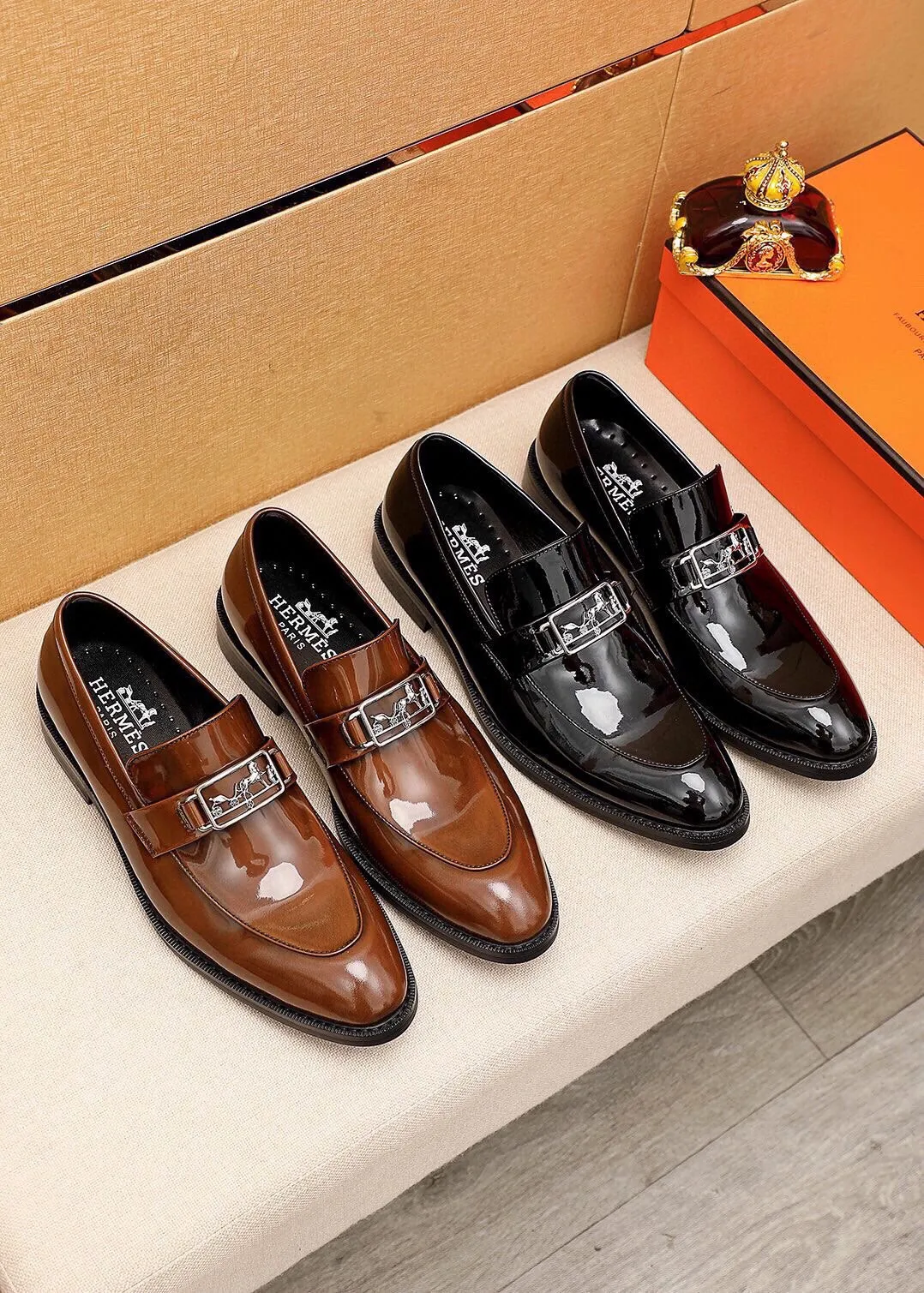 Men's shoes 💰480 💐 Product trademark: HERMES "Hermès" casual leather shoes Regular size: 38-44 (45🉑️customized) Product materials: Selected imported first-layer open-edge beaded cowhide upper + classic hardware buckle, imported water-dyed 🐂 cowhide lining. Strong three-dimensional visual effect, non-slip and wear-resistant combination outsole Color: 2⃣️colors available